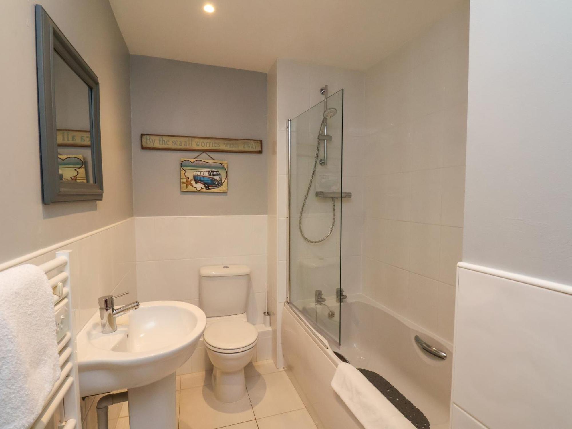 Cadliam Apartment Whitby Bagian luar foto